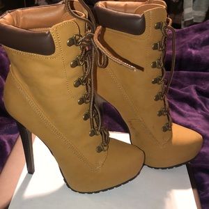 High heal work boots